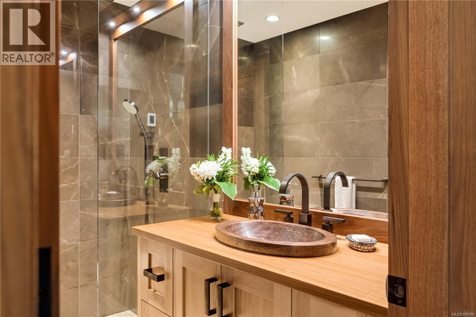 Photo 77 of 626 Monterey Ave, Oak Bay BC