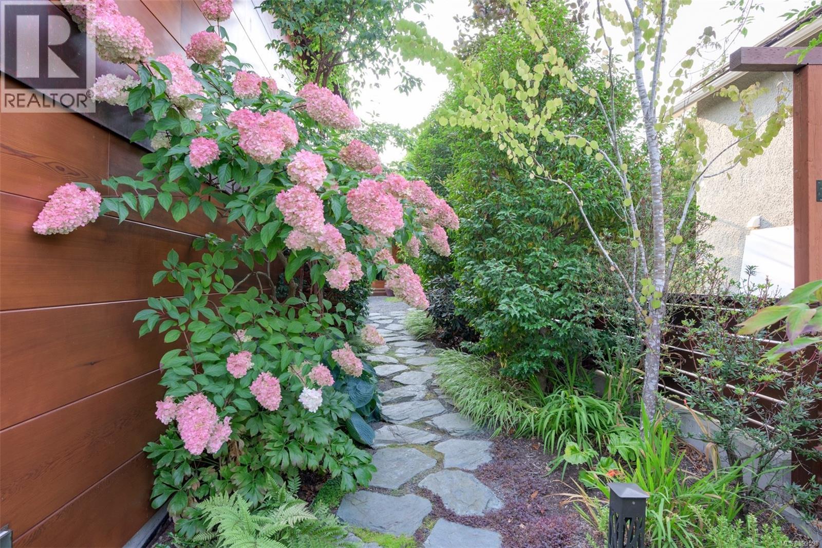Photo 23 of 626 Monterey Ave, Oak Bay BC