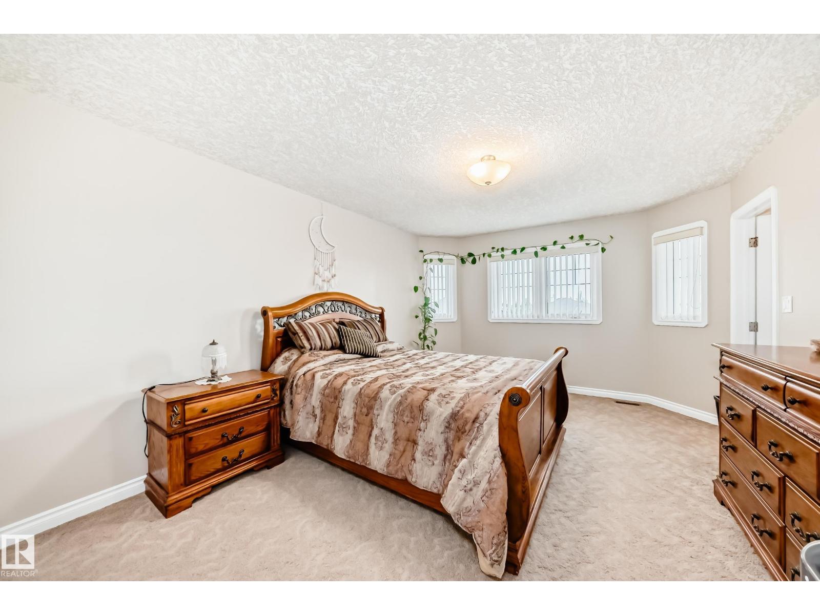 Photo 2 of 1436 Bishop Pt Sw, Edmonton AB