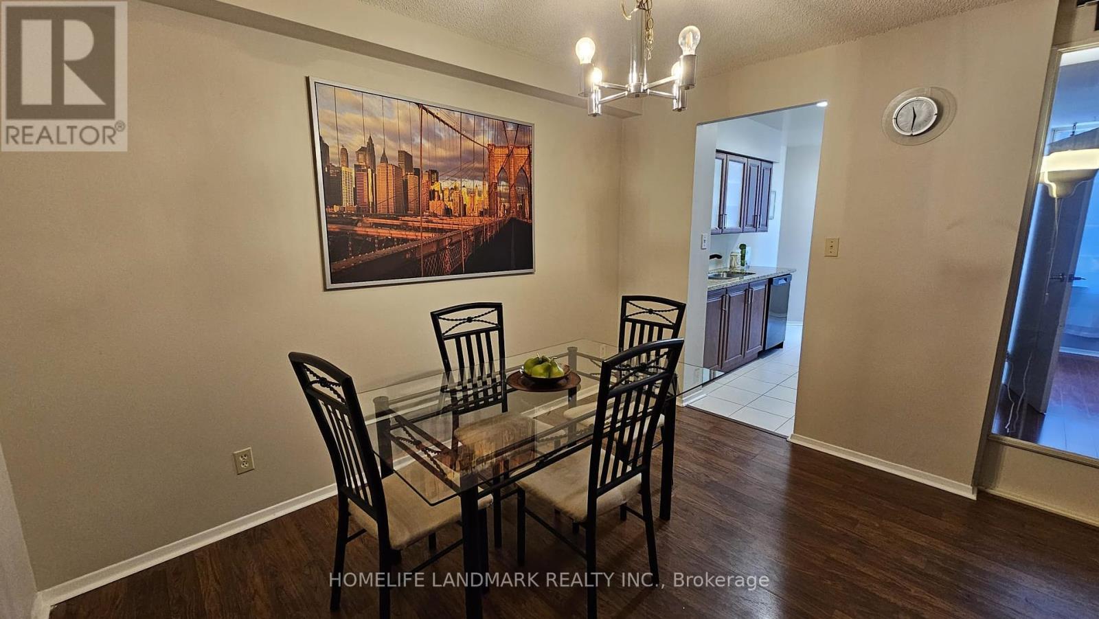 Photo 11 of 1110 633 Bay Street, Toronto ON