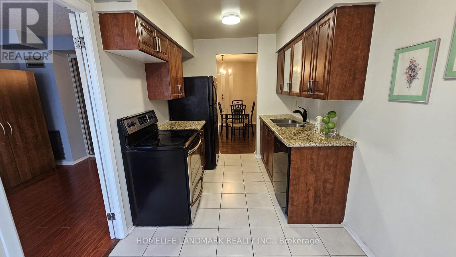 Photo 13 of 1110 633 Bay Street, Toronto ON