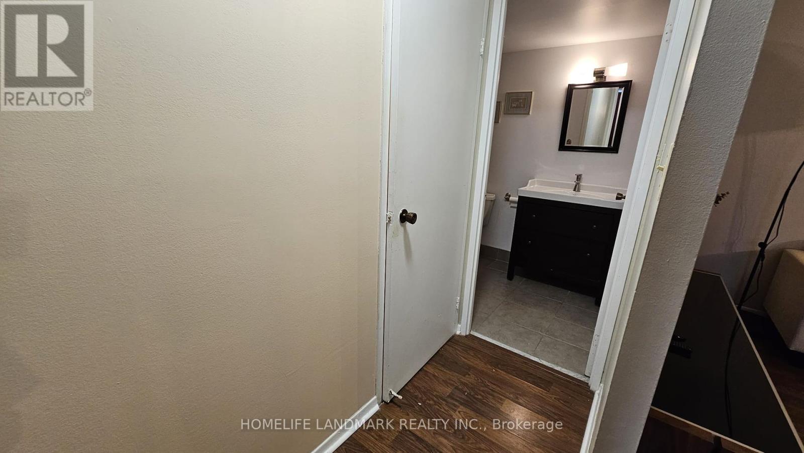 Photo 2 of 1110 633 Bay Street, Toronto ON