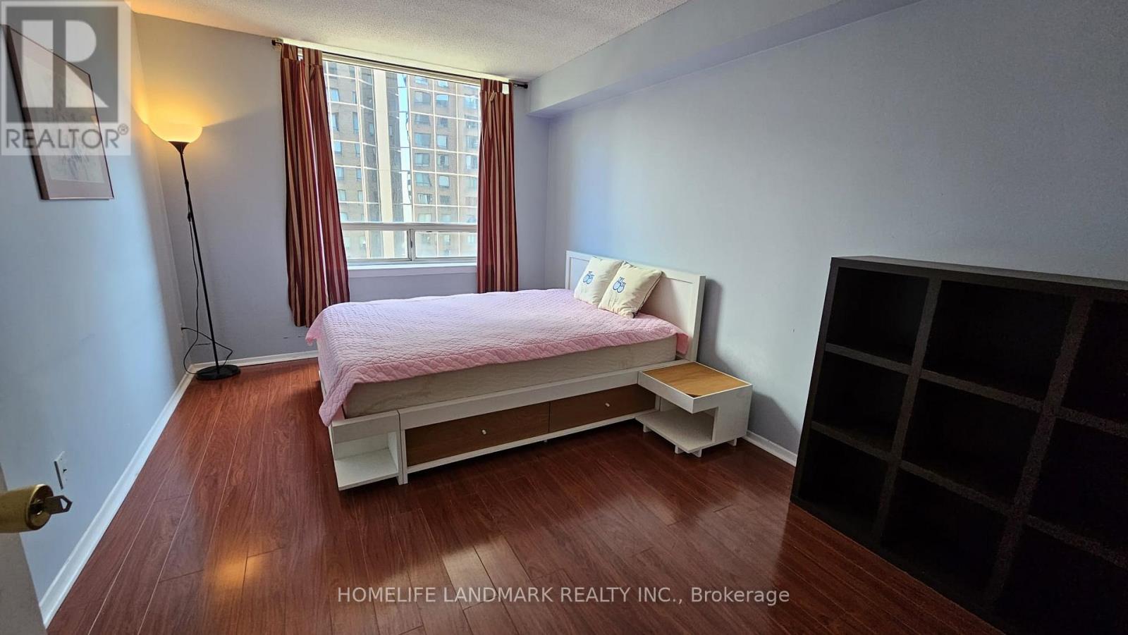 Photo 6 of 1110 633 Bay Street, Toronto ON