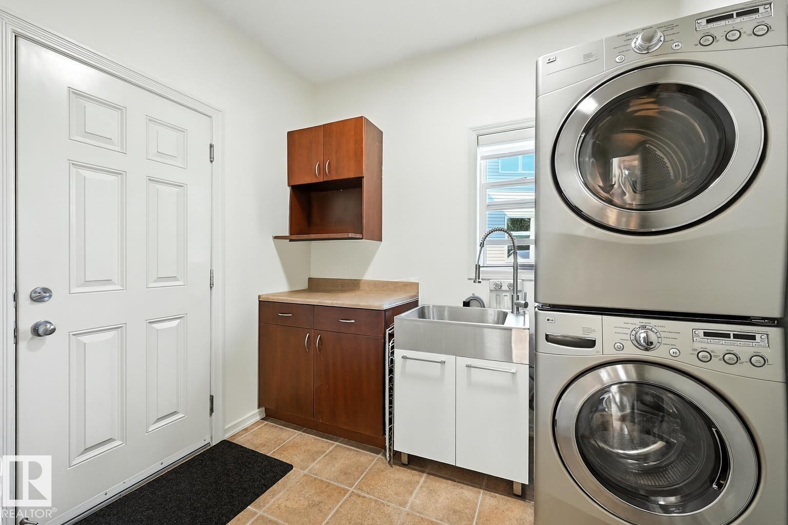 Photo 13 of 2915 Tredger Green Gr Nw, Edmonton AB