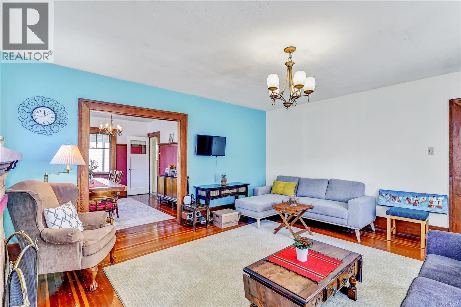 Photo 2 of 660 Third St, Nanaimo BC