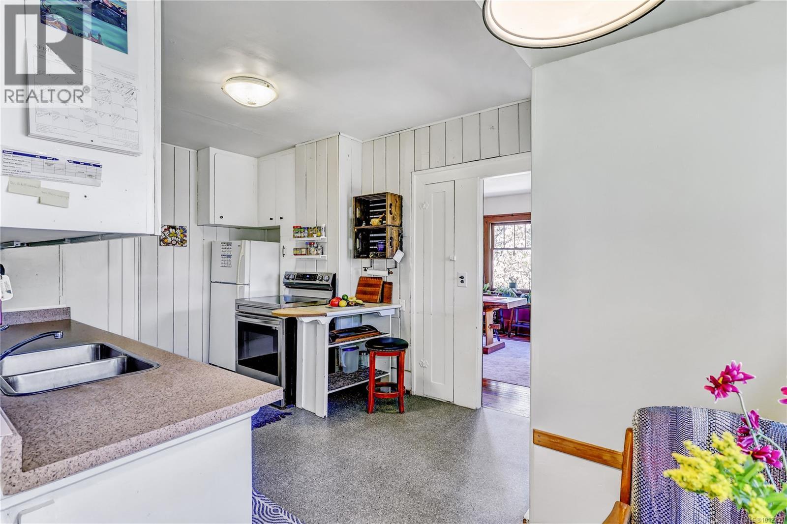 Photo 20 of 660 Third St, Nanaimo BC