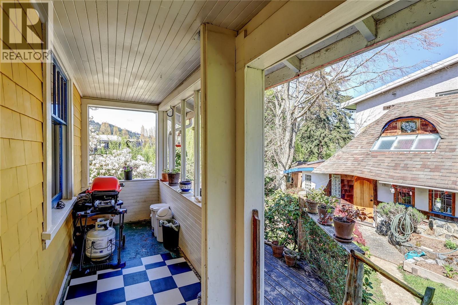 Photo 5 of 660 Third St, Nanaimo BC