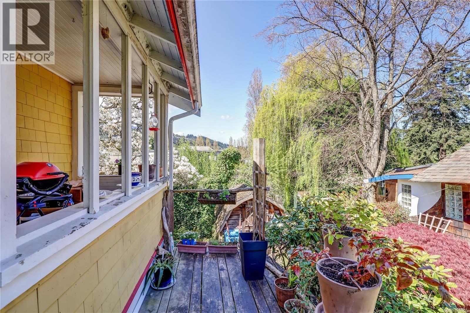Photo 33 of 660 Third St, Nanaimo BC