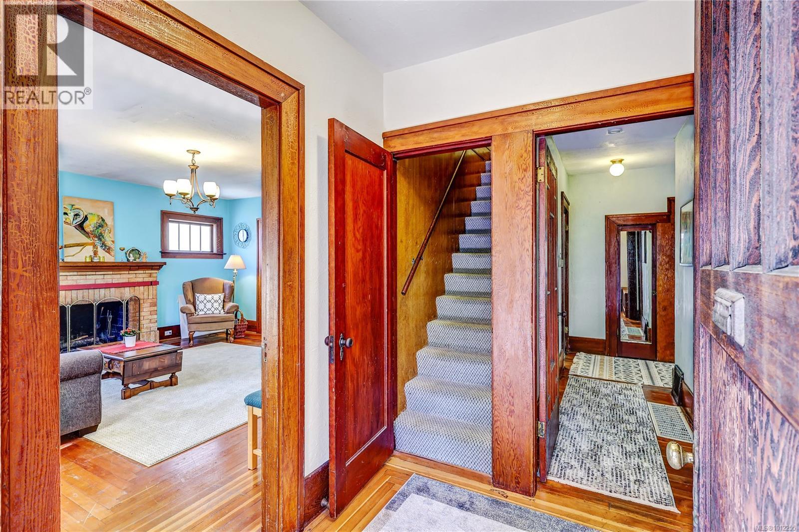Photo 10 of 660 Third St, Nanaimo BC