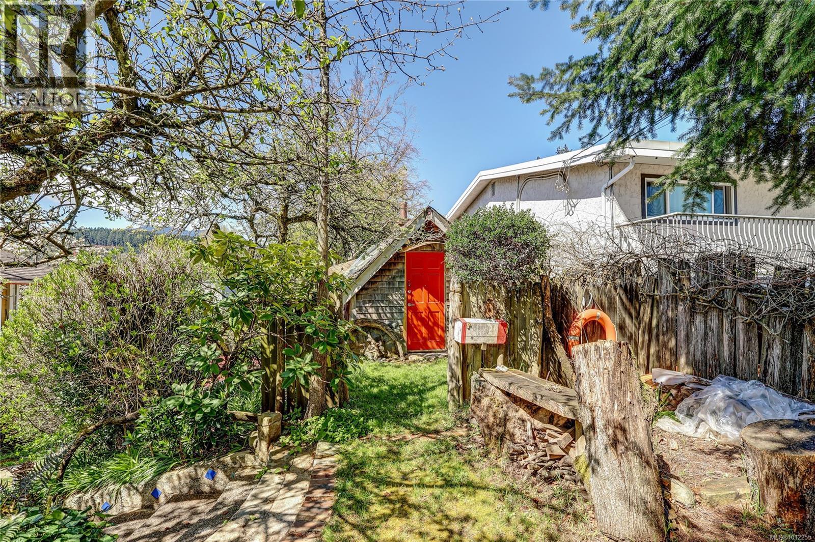 Photo 18 of 660 Third St, Nanaimo BC