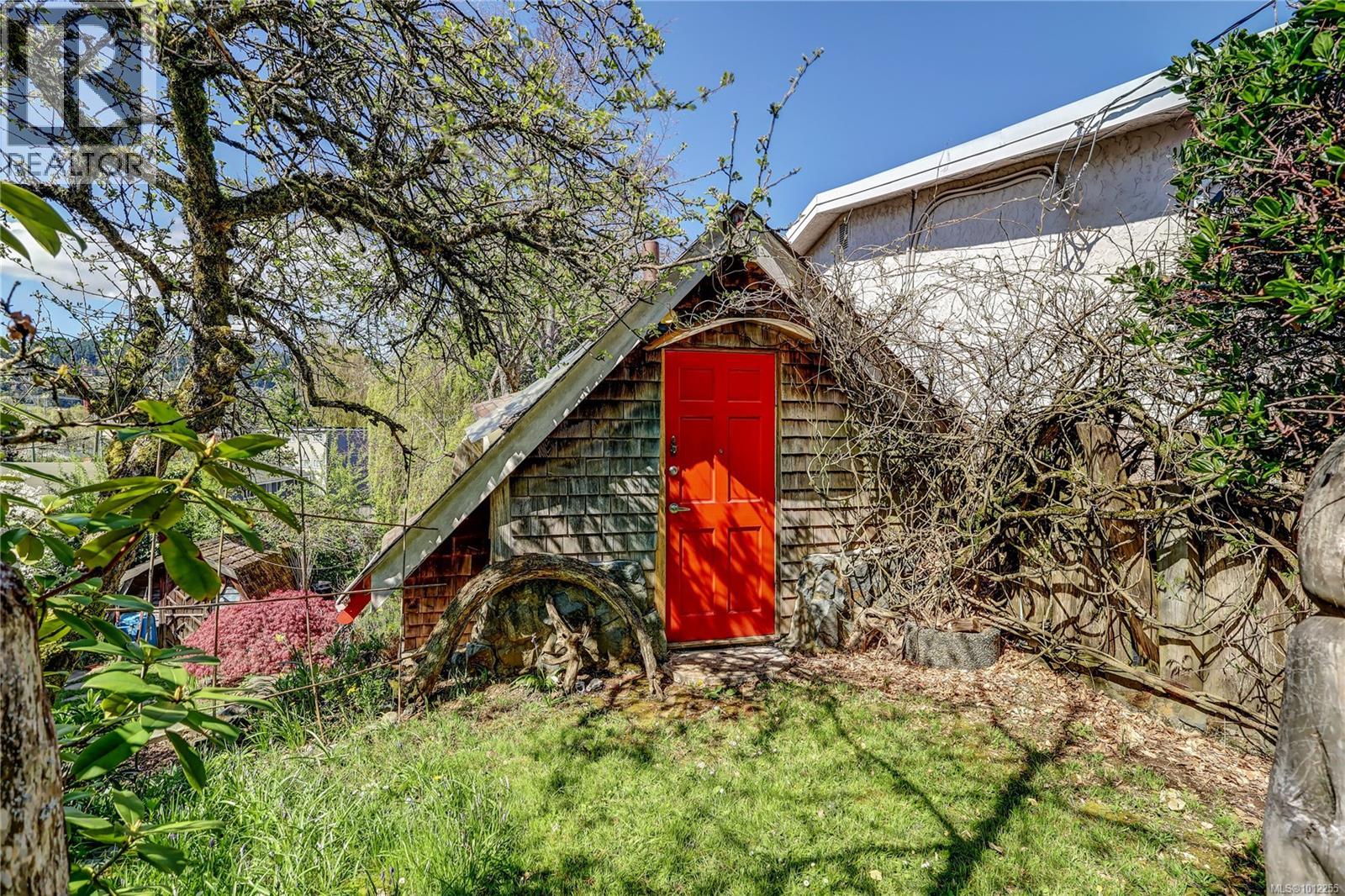 Photo 16 of 660 Third St, Nanaimo BC