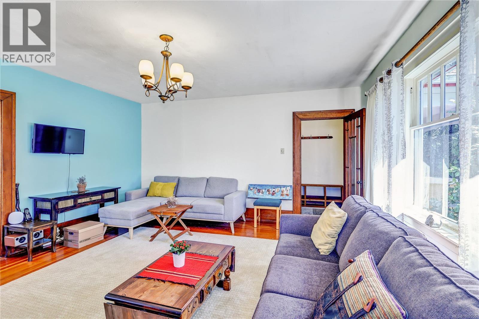 Photo 11 of 660 Third St, Nanaimo BC