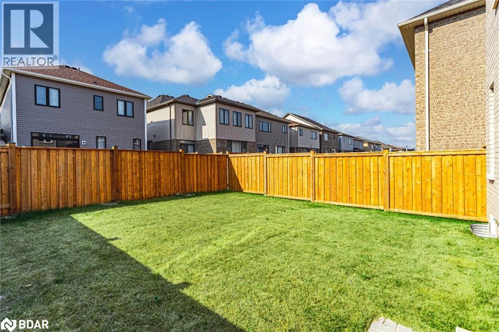 Photo 6 of 152 Nottingham Road, Barrie ON