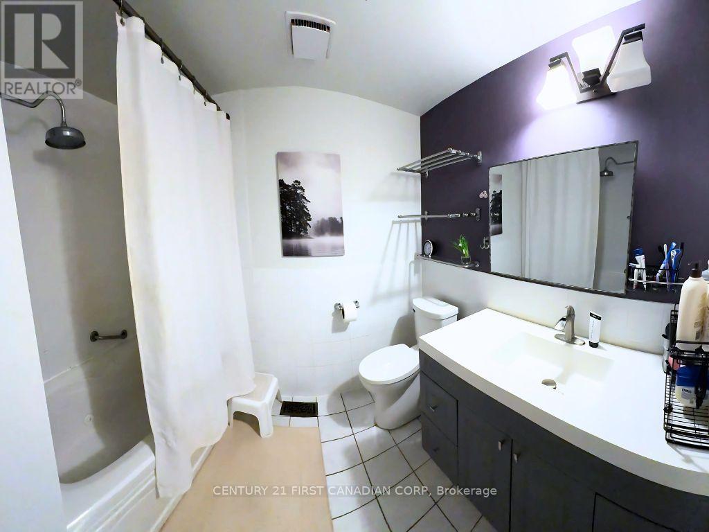 Photo 13 of 21 30 Clarendon Crescent, London South ON