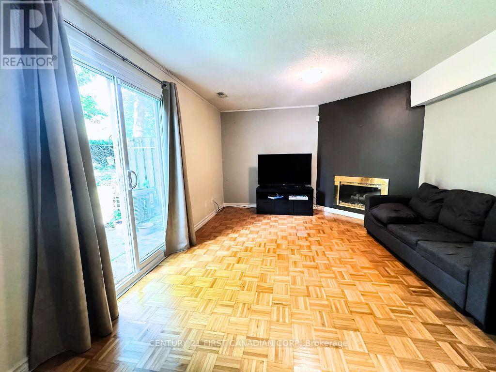Photo 10 of 21 30 Clarendon Crescent, London South ON