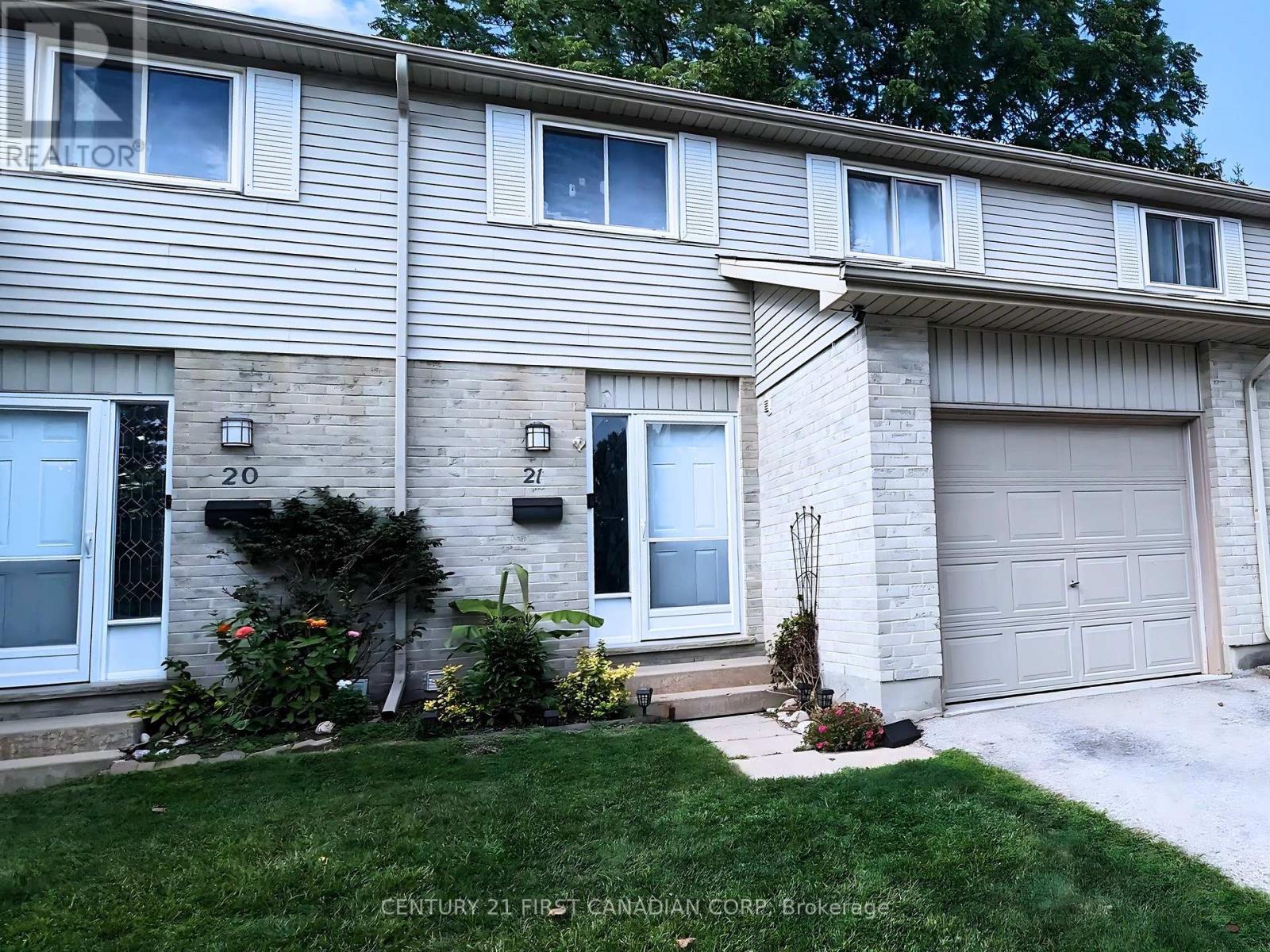 Photo 4 of 21 30 Clarendon Crescent, London South ON
