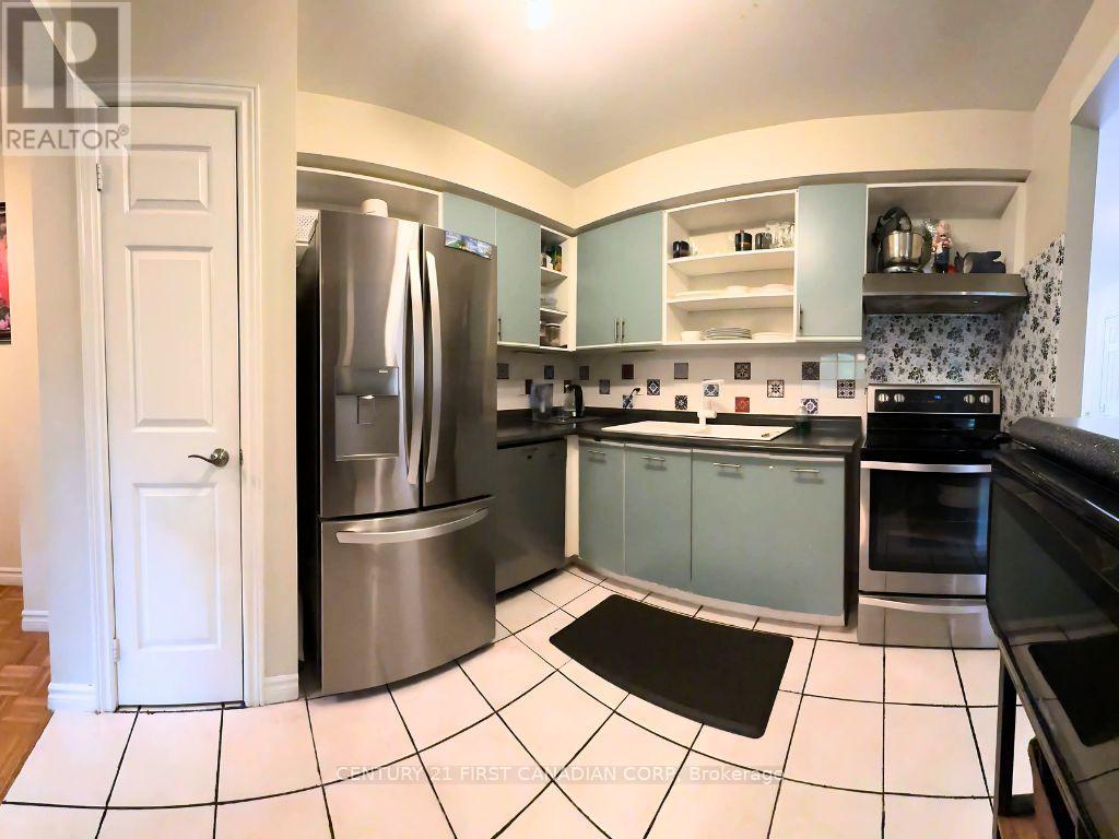 Photo 11 of 21 30 Clarendon Crescent, London South ON