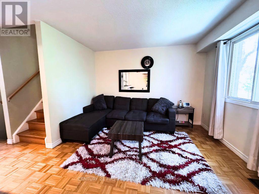 Photo 1 of 21 30 Clarendon Crescent, London South ON
