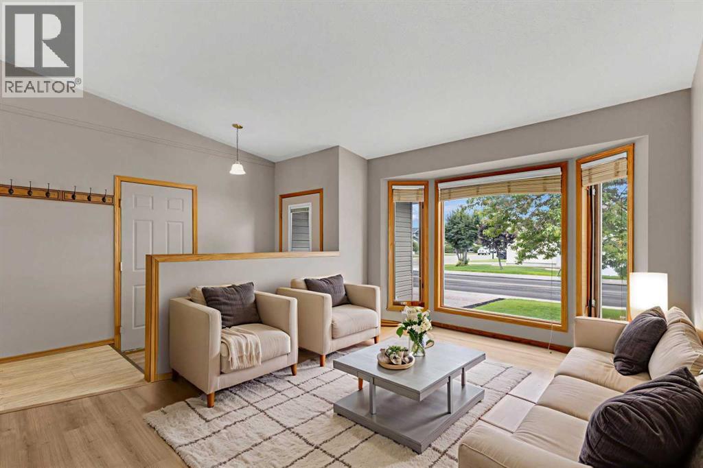 Photo 5 of 76 Kirby Street, Red Deer AB