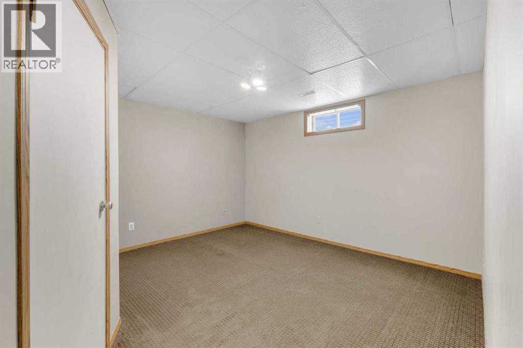 Photo 18 of 76 Kirby Street, Red Deer AB