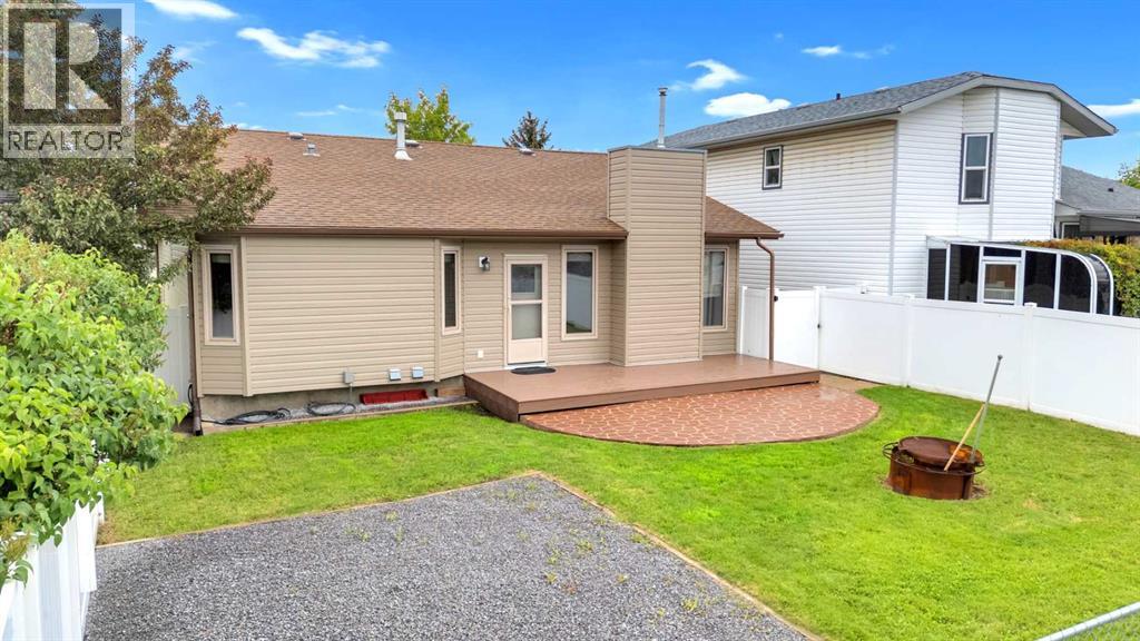 Photo 3 of 76 Kirby Street, Red Deer AB