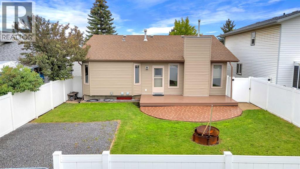 Photo 2 of 76 Kirby Street, Red Deer AB