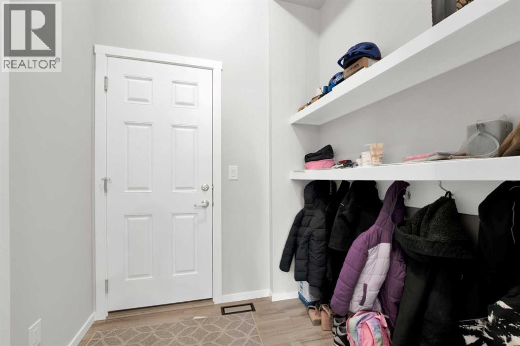 Photo 38 of 14 Yorkstone Manor Sw, Calgary AB