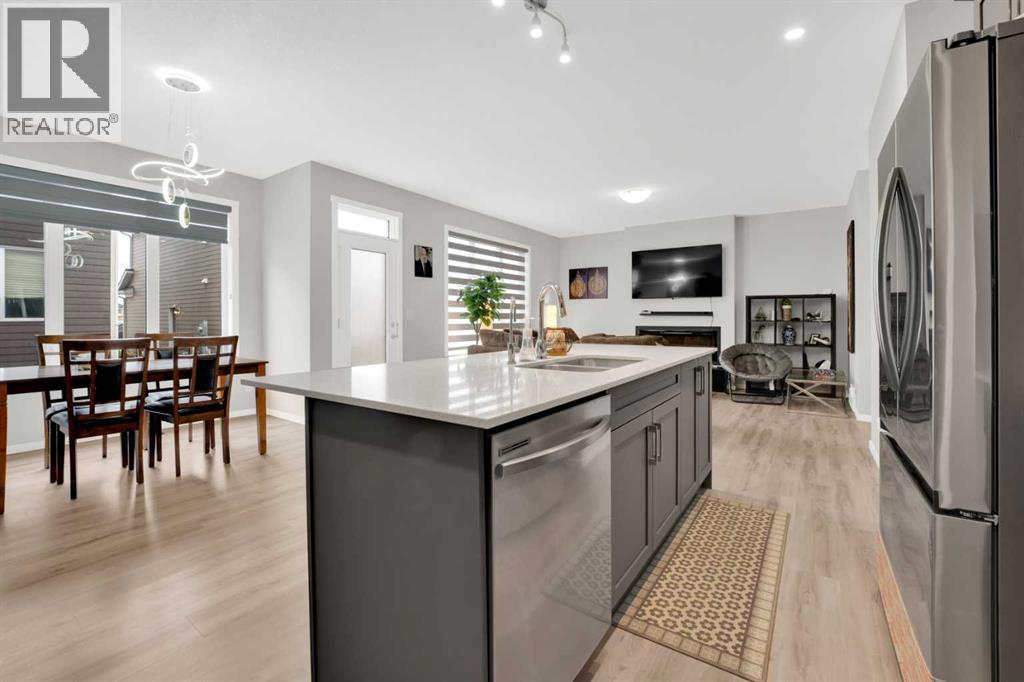 Photo 10 of 14 Yorkstone Manor Sw, Calgary AB