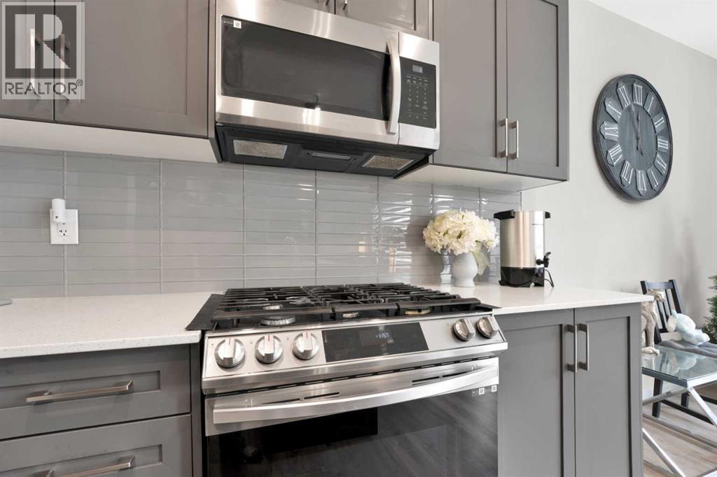 Photo 1 of 14 Yorkstone Manor Sw, Calgary AB