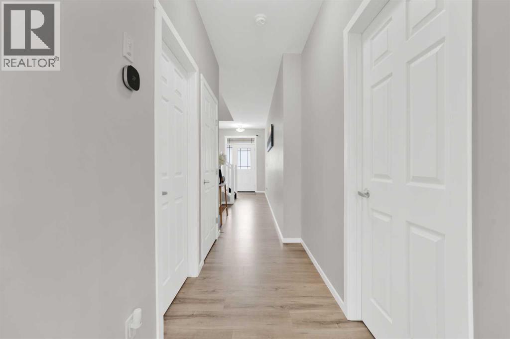 Photo 7 of 14 Yorkstone Manor Sw, Calgary AB