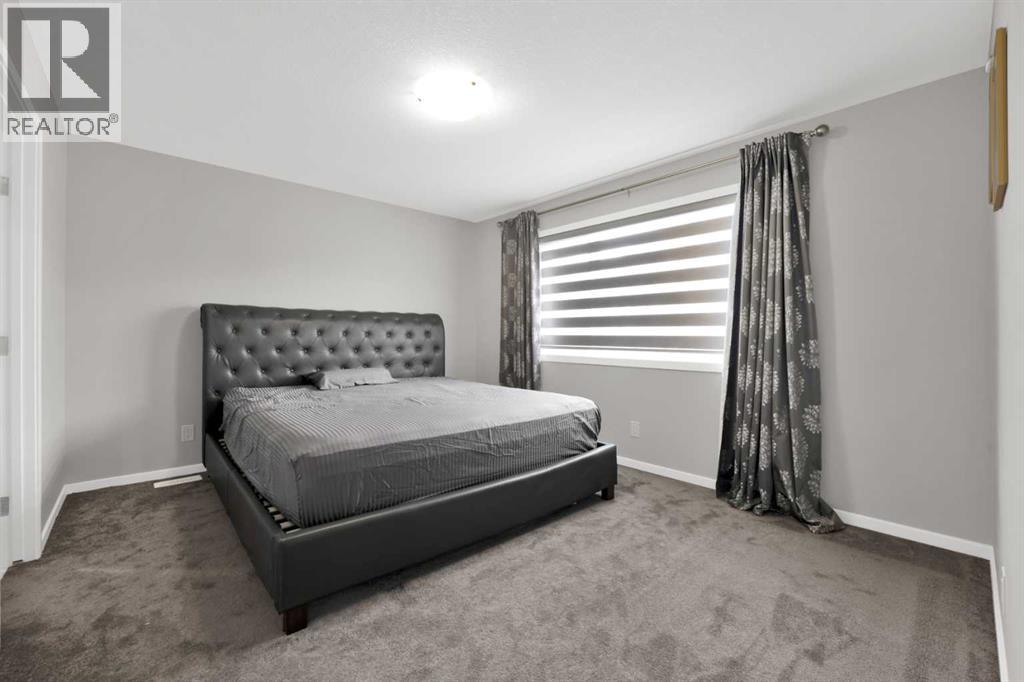 Photo 12 of 14 Yorkstone Manor Sw, Calgary AB