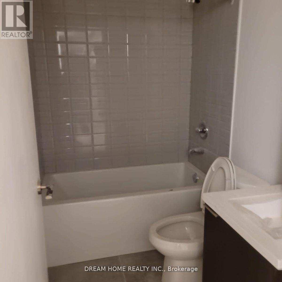 Photo 8 of 3007 203 College Street, Toronto ON