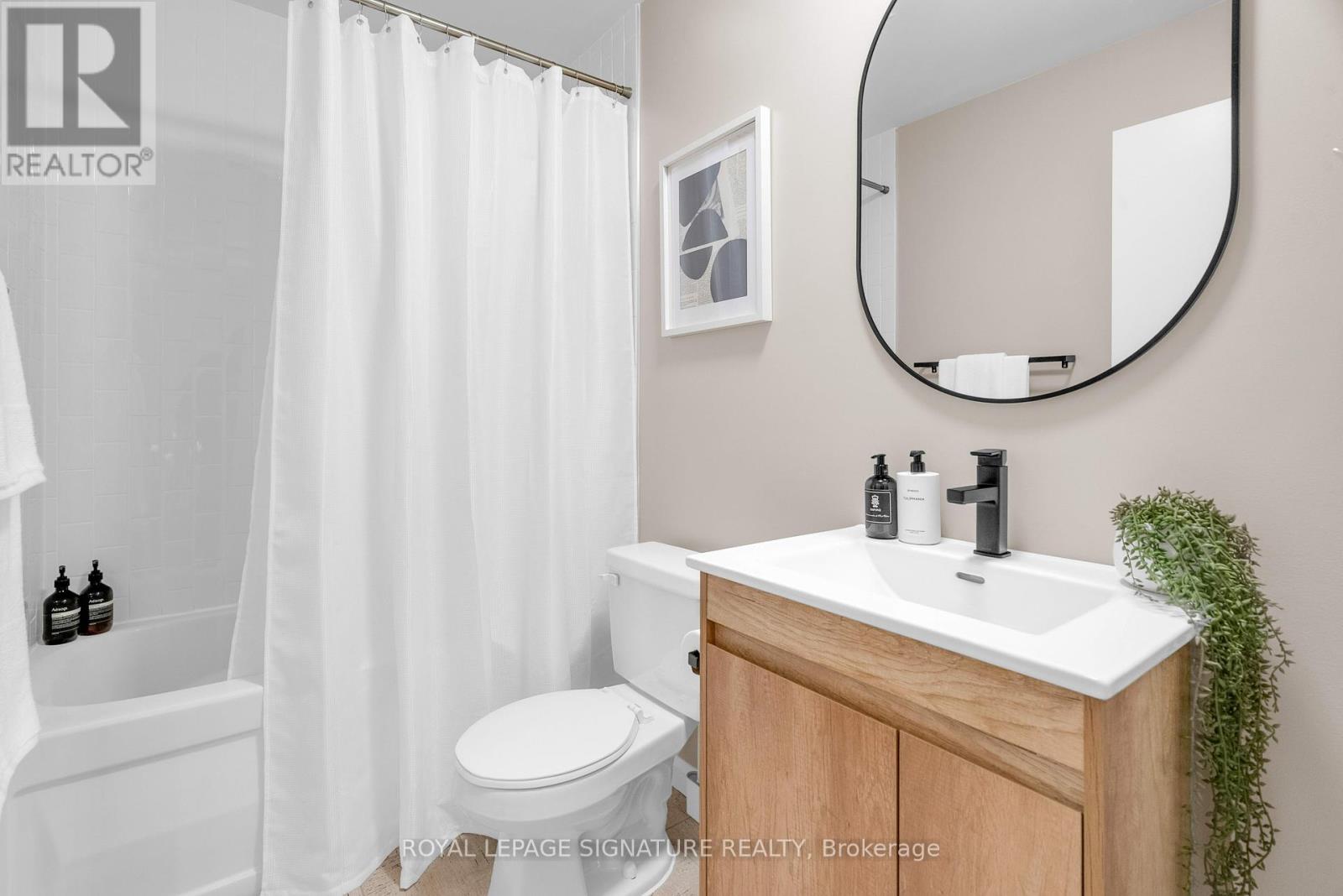 Photo 31 of 1208 111 Elizabeth Street, Toronto ON