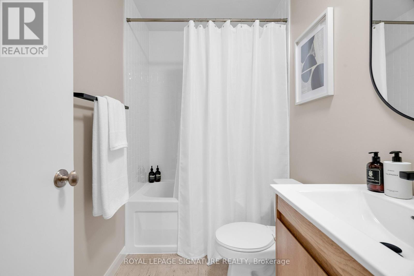 Photo 5 of 1208 111 Elizabeth Street, Toronto ON