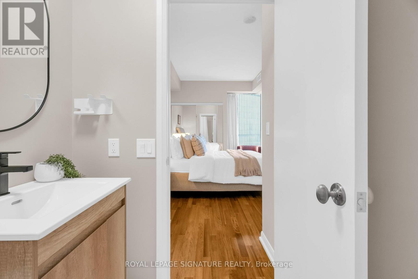 Photo 15 of 1208 111 Elizabeth Street, Toronto ON