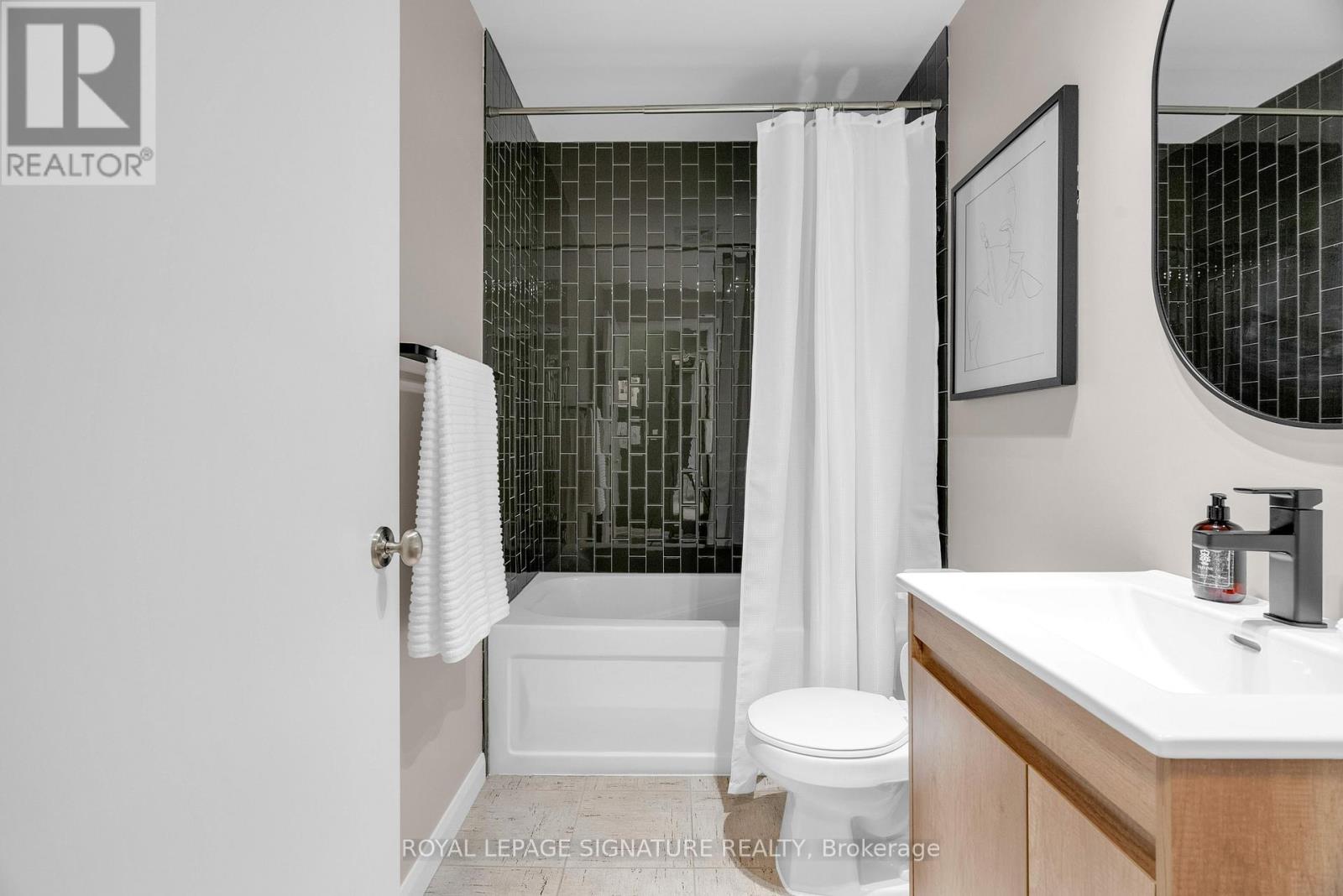 Photo 9 of 1208 111 Elizabeth Street, Toronto ON