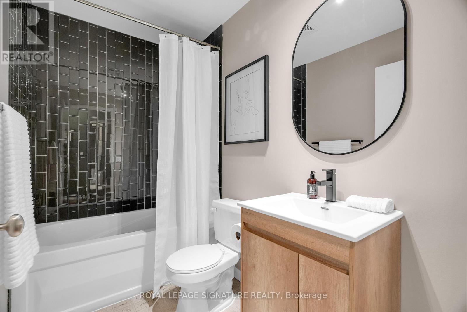 Photo 21 of 1208 111 Elizabeth Street, Toronto ON