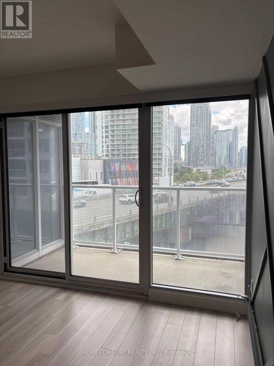 Photo 1 of 707 19 Bathurst Street E, Toronto ON