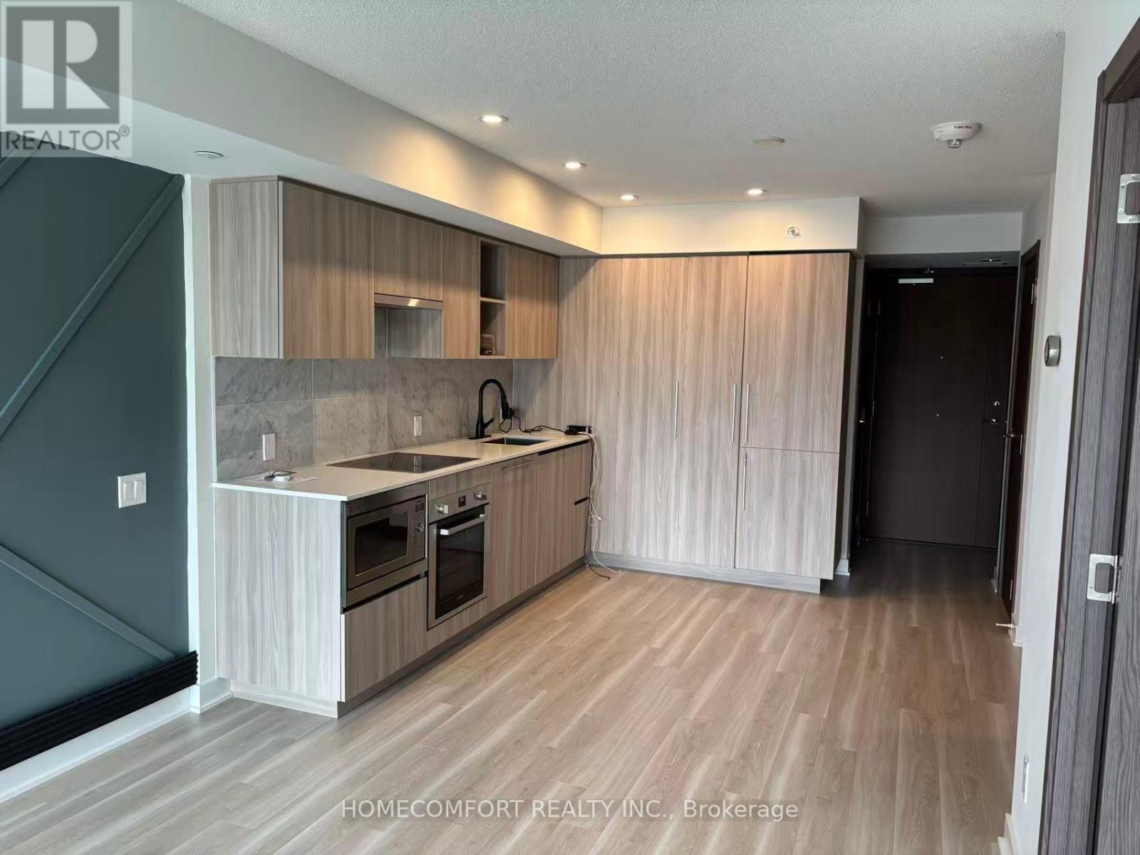 Photo 3 of 707 19 Bathurst Street E, Toronto ON