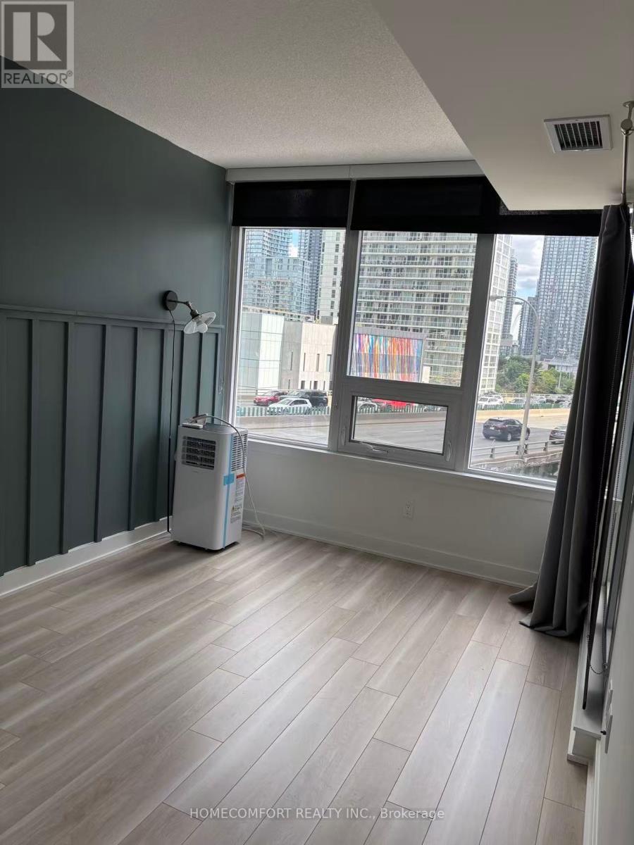 Photo 7 of 707 19 Bathurst Street E, Toronto ON