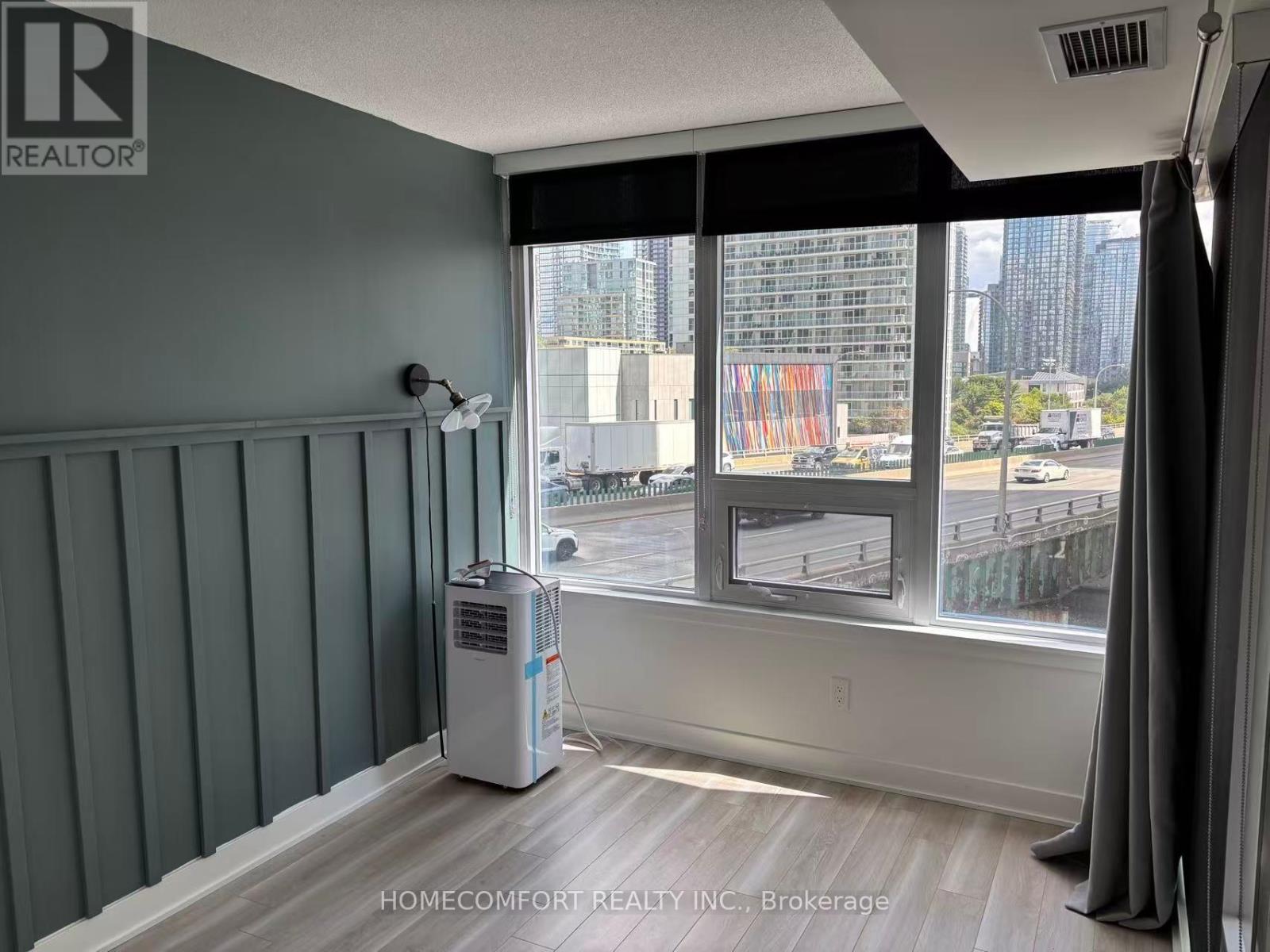 Photo 8 of 707 19 Bathurst Street E, Toronto ON