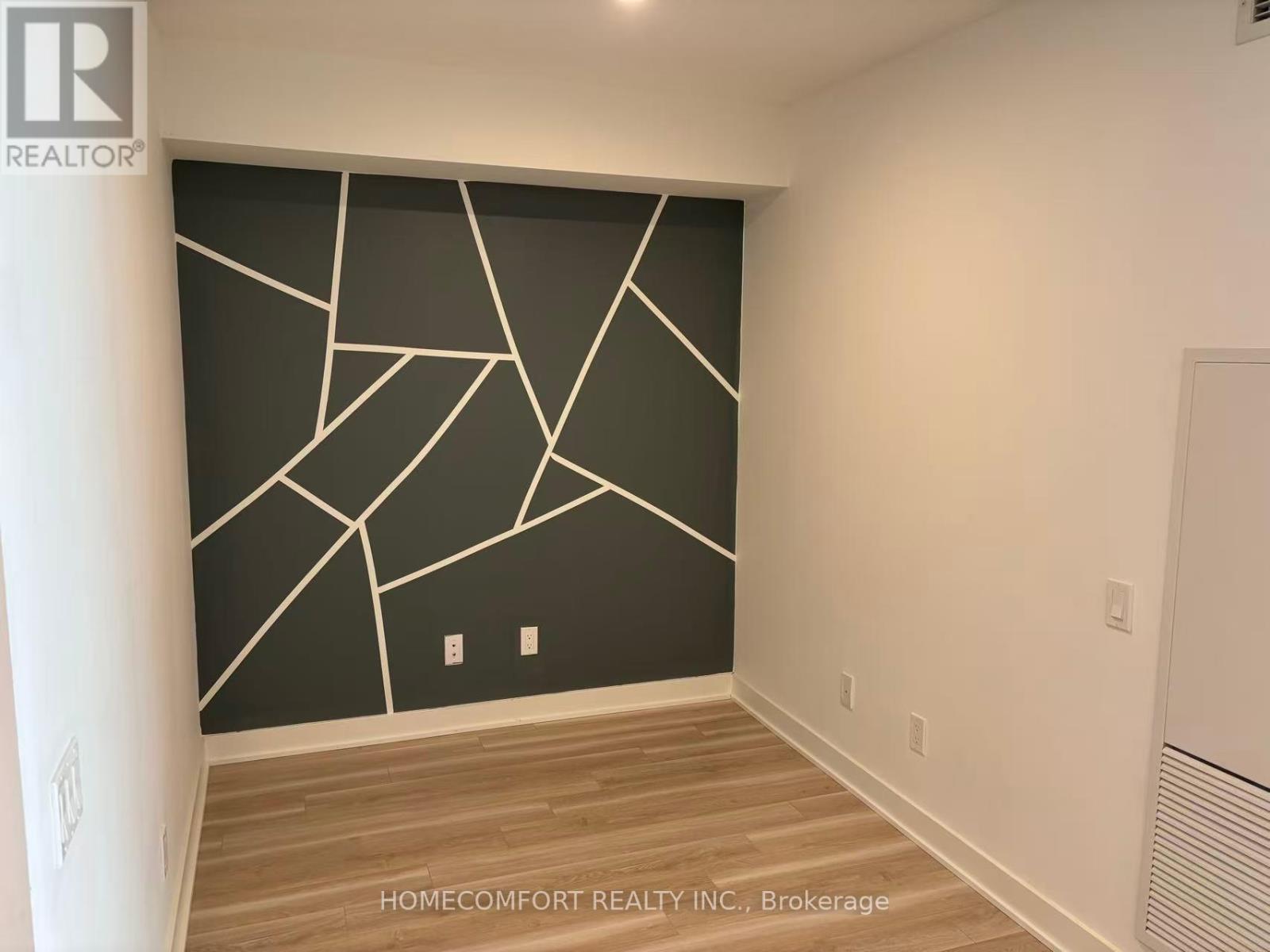 Photo 2 of 707 19 Bathurst Street E, Toronto ON