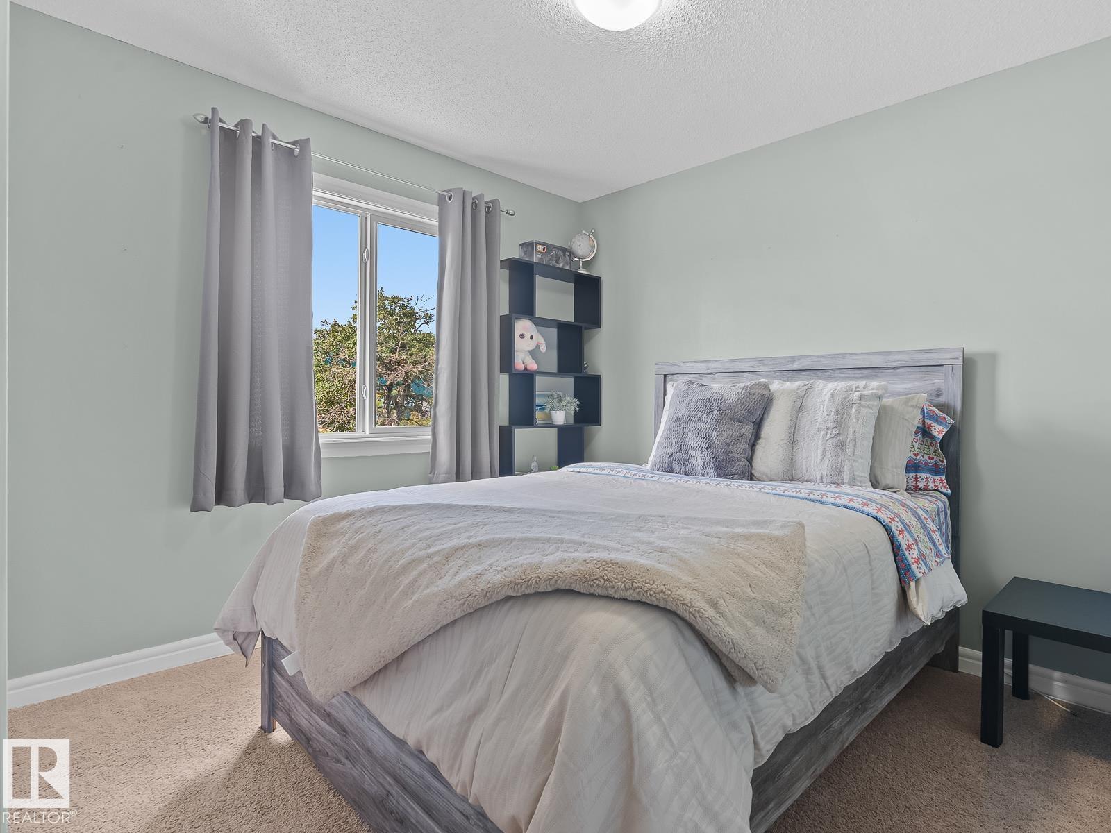 Photo 17 of 57 Meadowland Cr, Spruce Grove AB