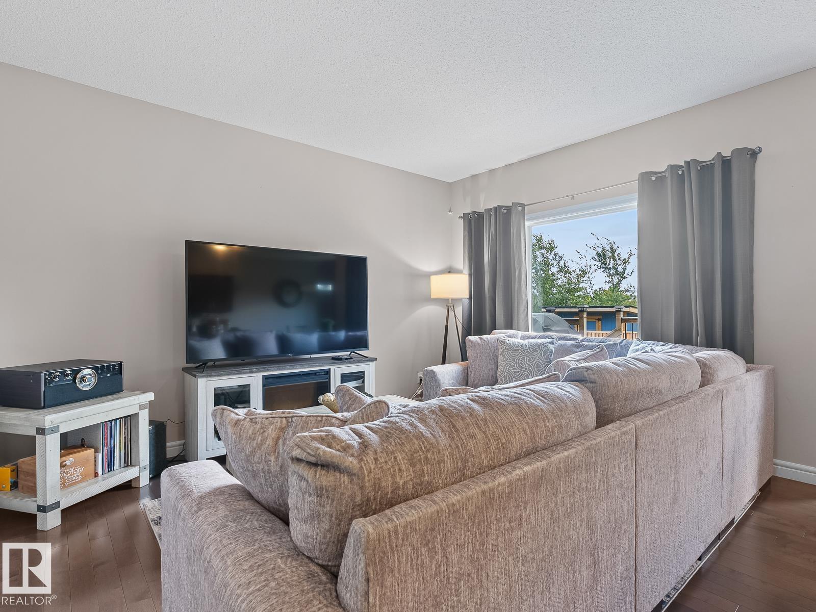 Photo 6 of 57 Meadowland Cr, Spruce Grove AB