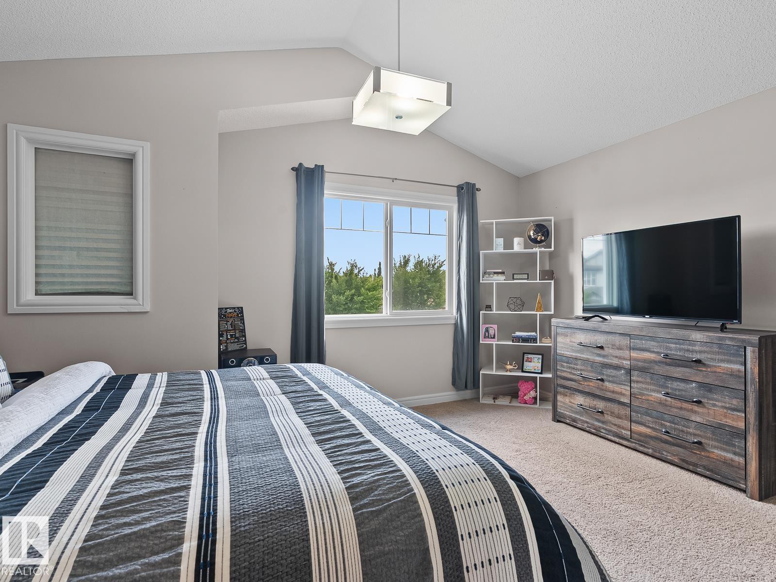 Photo 24 of 57 Meadowland Cr, Spruce Grove AB