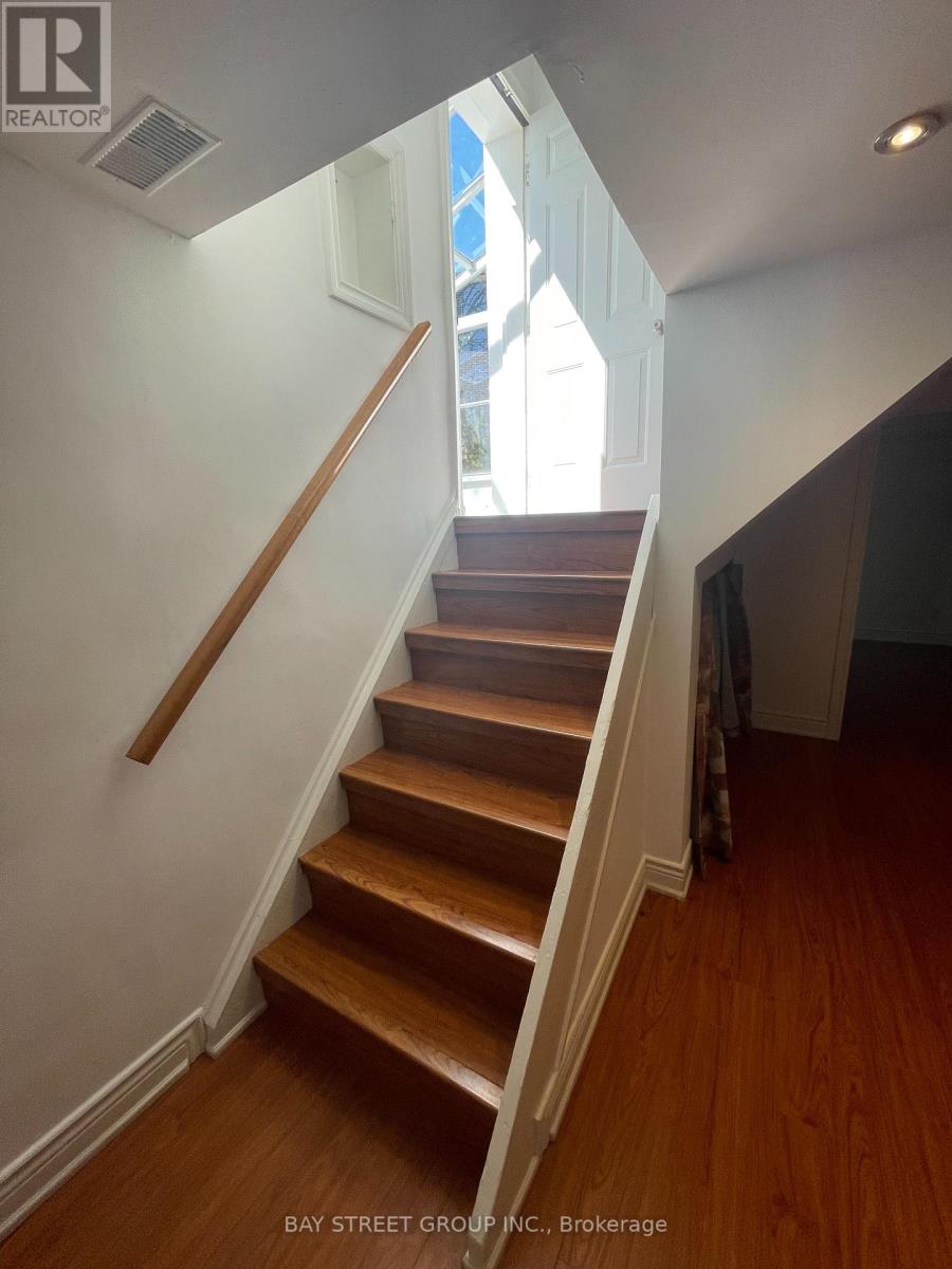 Photo 4 of Bsmt 469 Lynett Crescent, Richmond Hill ON