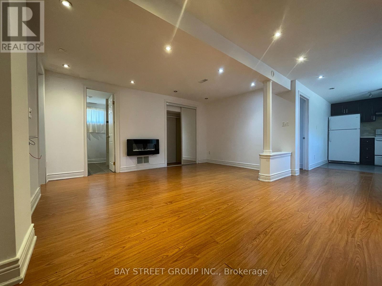 Photo 6 of Bsmt 469 Lynett Crescent, Richmond Hill ON