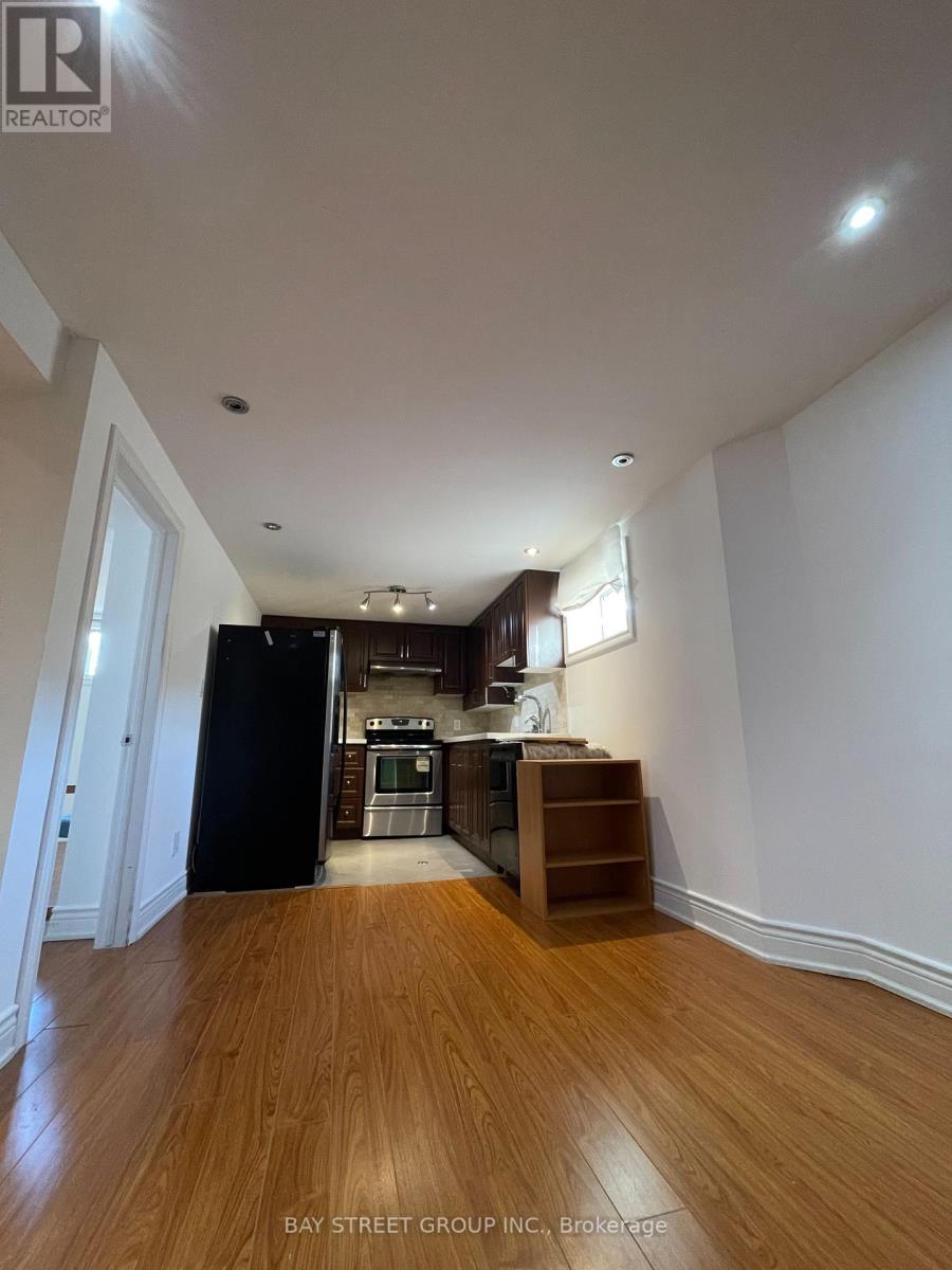 Photo 7 of Bsmt 469 Lynett Crescent, Richmond Hill ON