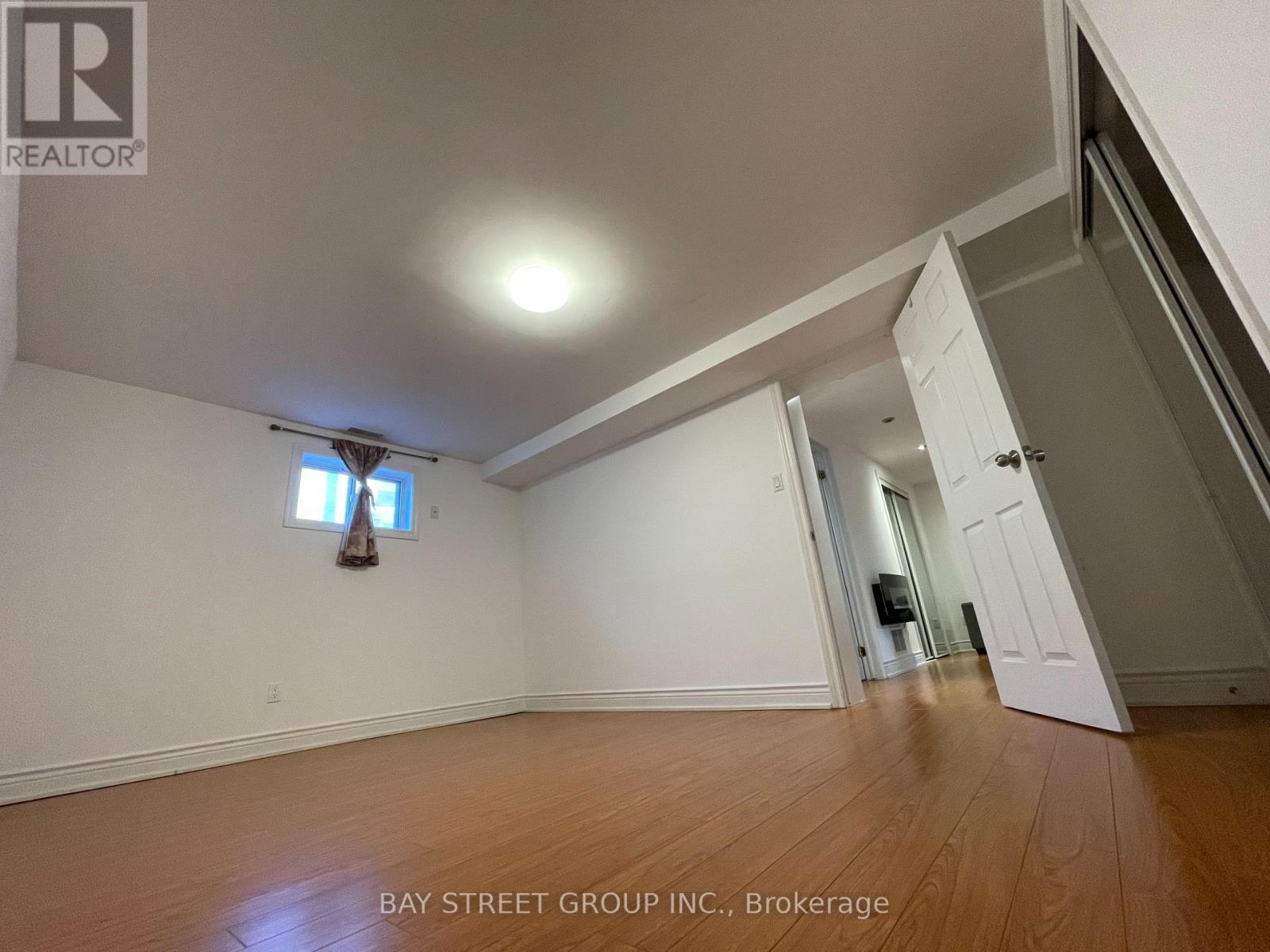 Photo 8 of Bsmt 469 Lynett Crescent, Richmond Hill ON