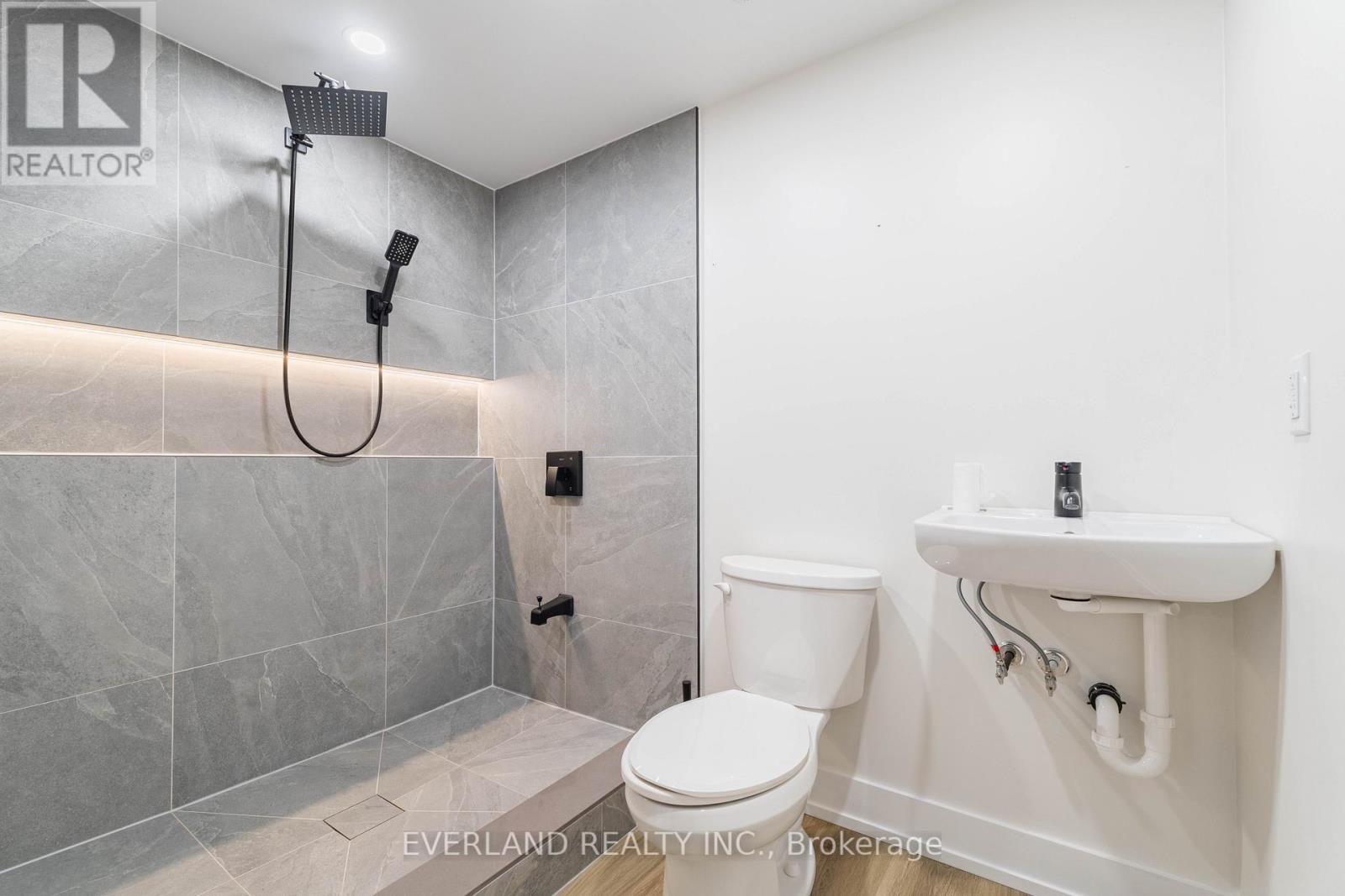 Photo 4 of 11 Limelight Street, Richmond Hill ON